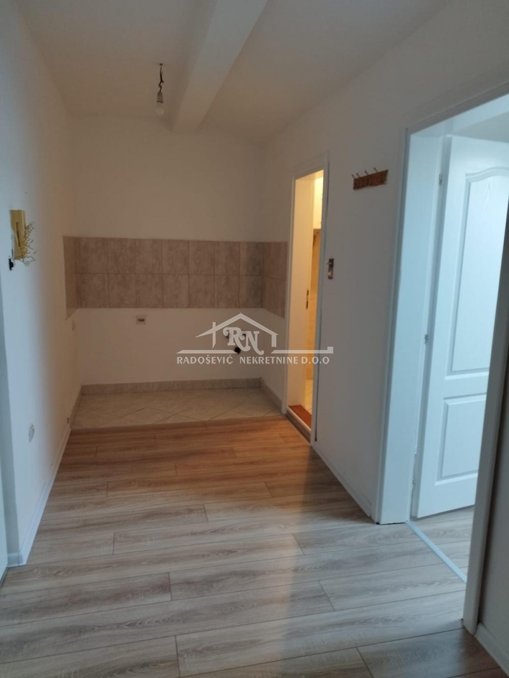 Petlovo brdo - centar naselja garsonjera 22m2 eg/gas 36000 Evra! ID#1391 36.000 €